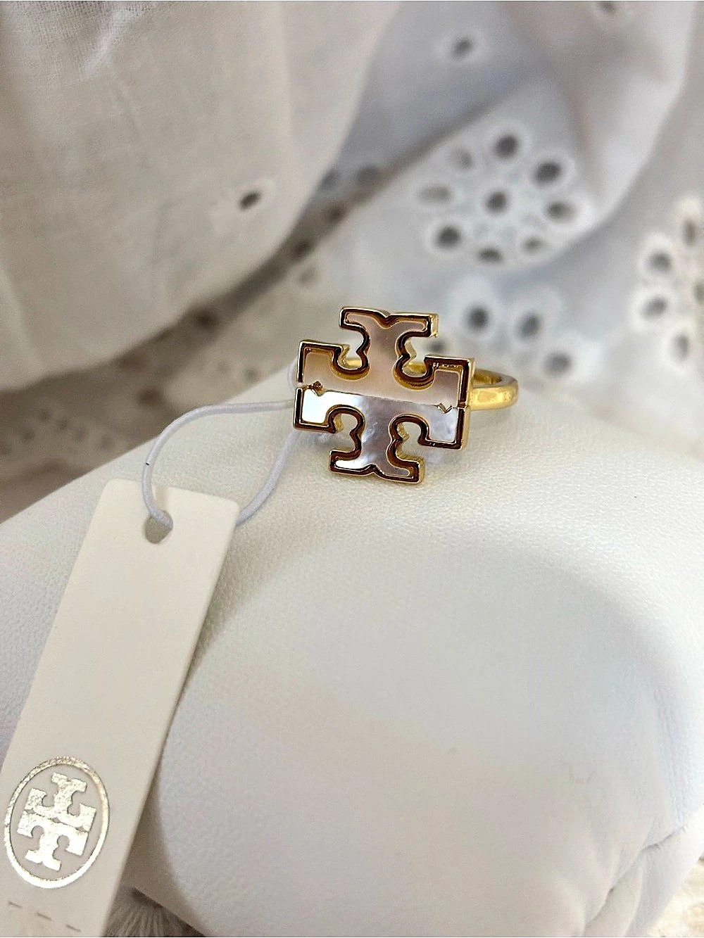 Size 7 Tory Burch Icon Mother of Pearl Ring Logo Ring in Gold & White NWT